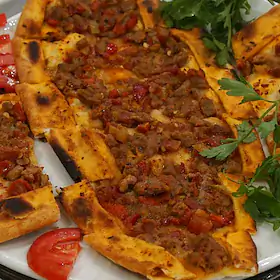 Dilimlenmiş etli pide